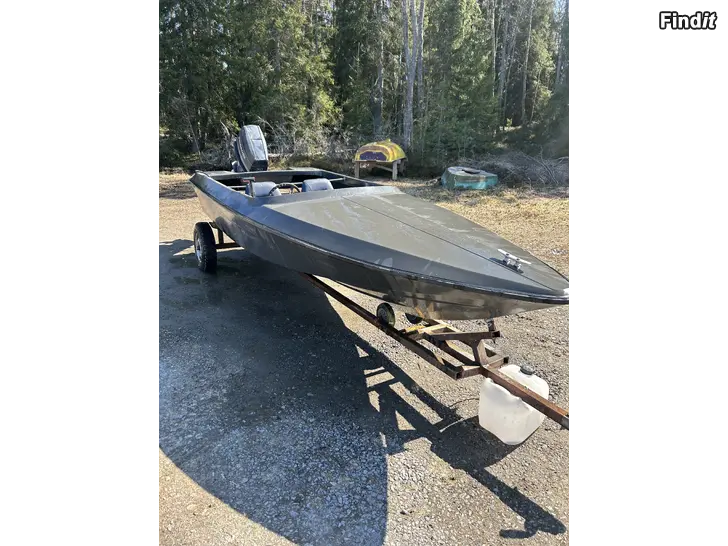 Säljes motorbåt + evinrude 70