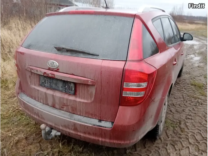 Myydään Kia Ceed 1,6 CRDi manuaali 2008 varaosina