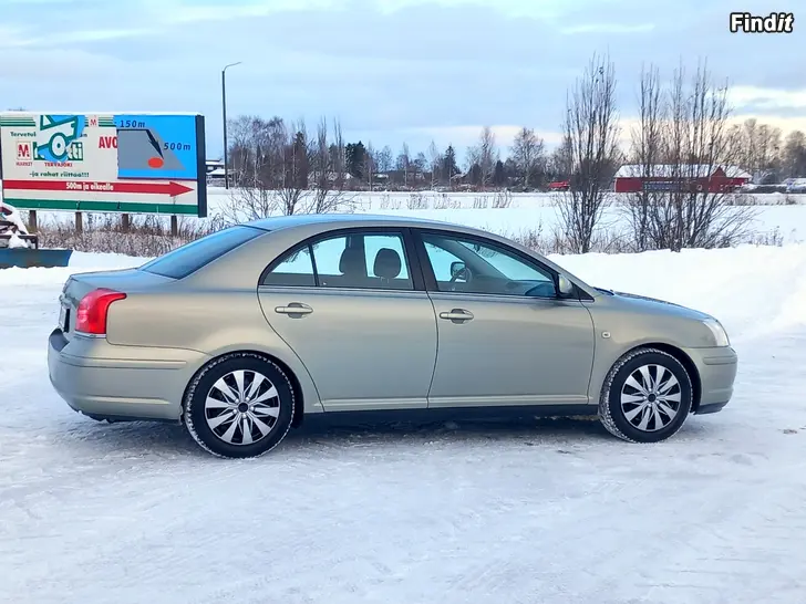 Säljes Toyota Avensis 1.6 VVT-i Linea Terra 4-ov.MM 2005 Edition