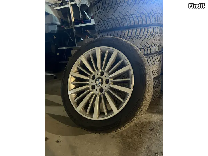 Säljes Triangle 245/45R18 däck + bmw fälgar