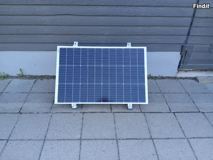 Myydään Aurinkopaneeli Nordmax 100W ja teline
