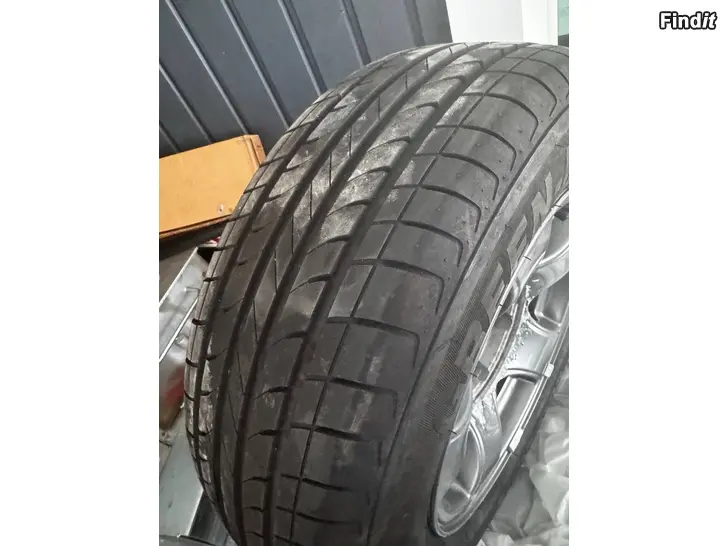 Myydään Ford Ranger kesärenkaat 215/65R15