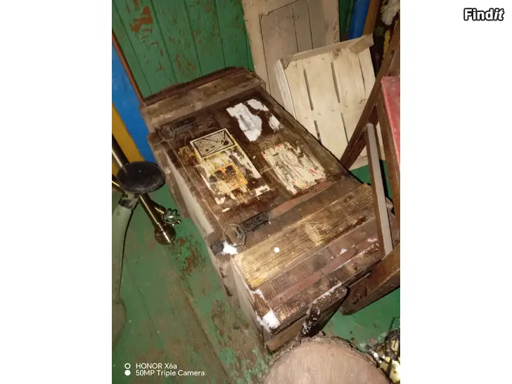 Säljes Vanha armeijan räjähdelaatikko