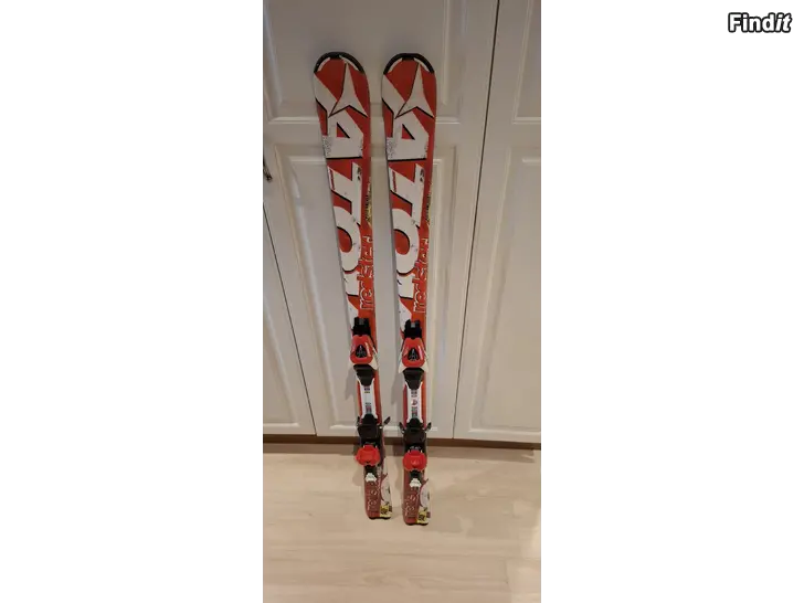 Säljes Atomic Redster 140 slalomskidor