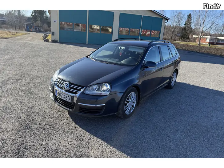 Säljes Vw Golf  bensin  automat