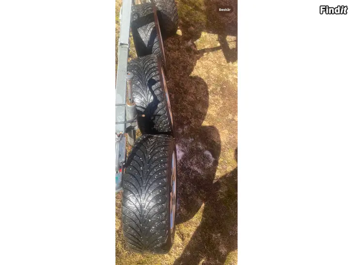 Säljes 16 tums aluminium fälgar med vinterdäck multibultmönster