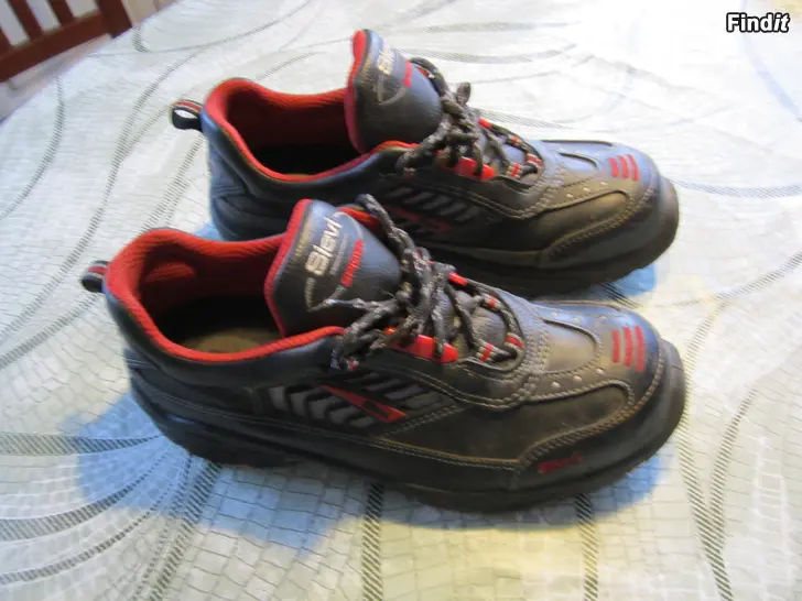 Säljes SIEVI SKOR 45 NUMMERS