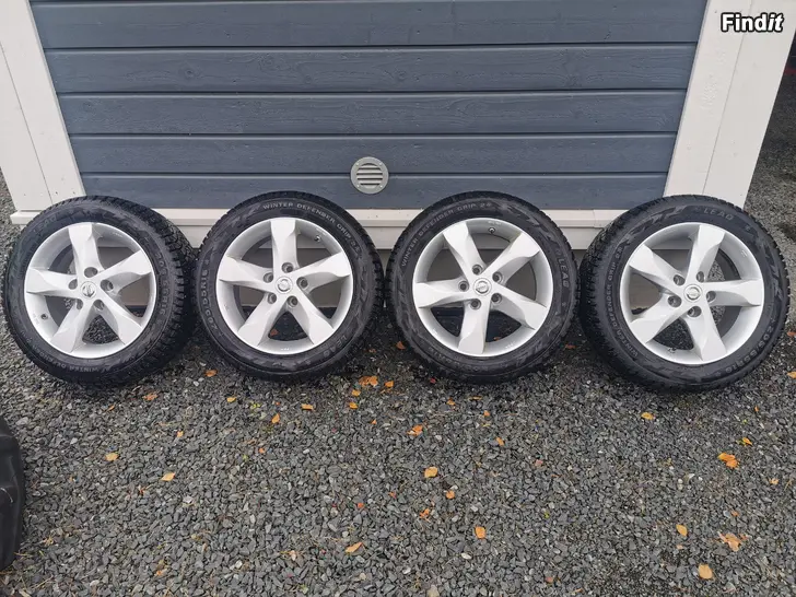 Säljes Nissan lättmetallfälgar dubbdäck