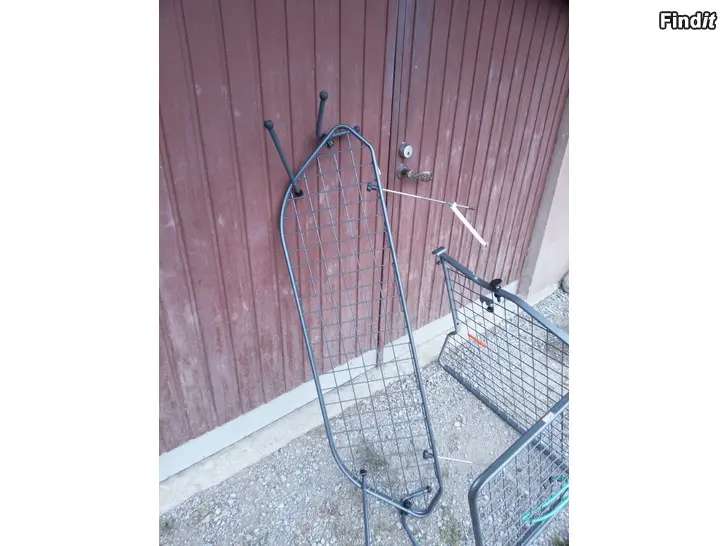 Säljes Hundgaller Travall med delare och grind