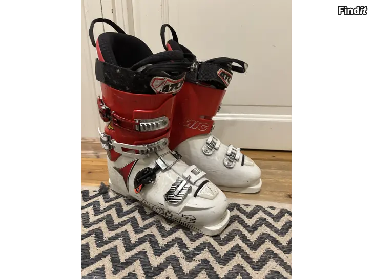 Säljes Slalom skor ATOMIC