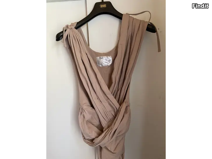 Säljes Najell wrap färdigknuten bärsjal / kantajahuivi