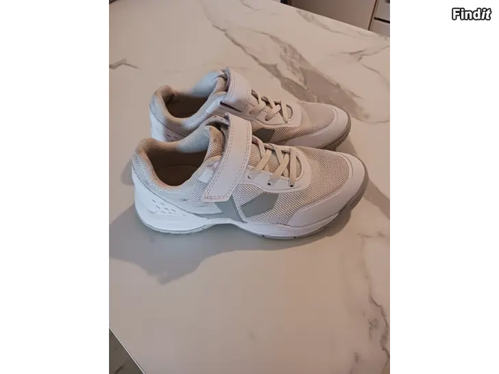 Myydään Innegymnastikskor 33