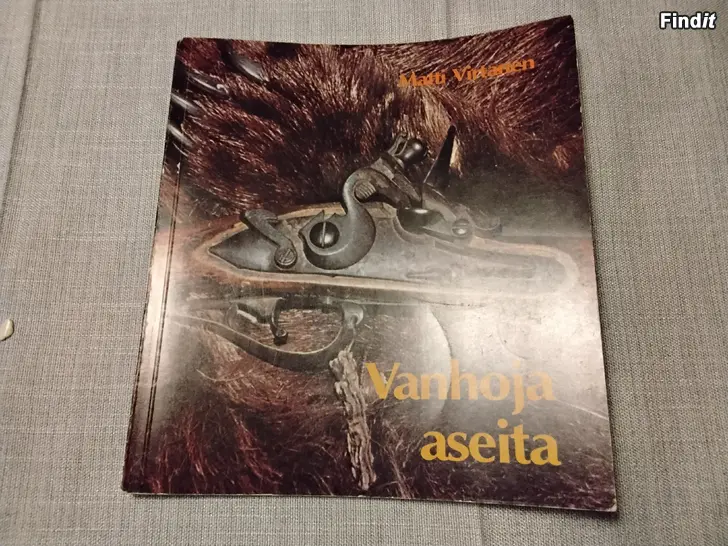 Myydään Kirjoja aseista