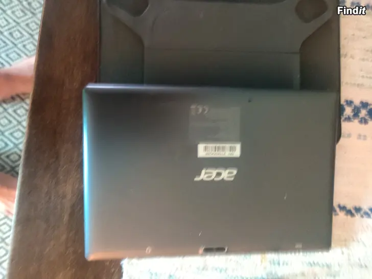 Myydään Acer 1021e tabletti