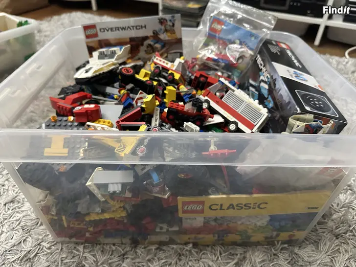 Myydään Stor låda med Lego
