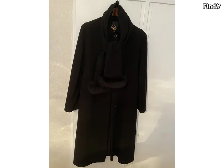 Säljes Cashmere kappa svart