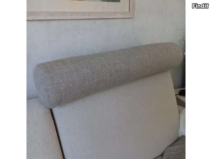 Myydään Niskatyyny esim. sohvaan, nojatuoliin tai sängyn päädylle, beige