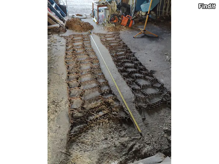 Säljes Iskedjor åt traktor,285x70