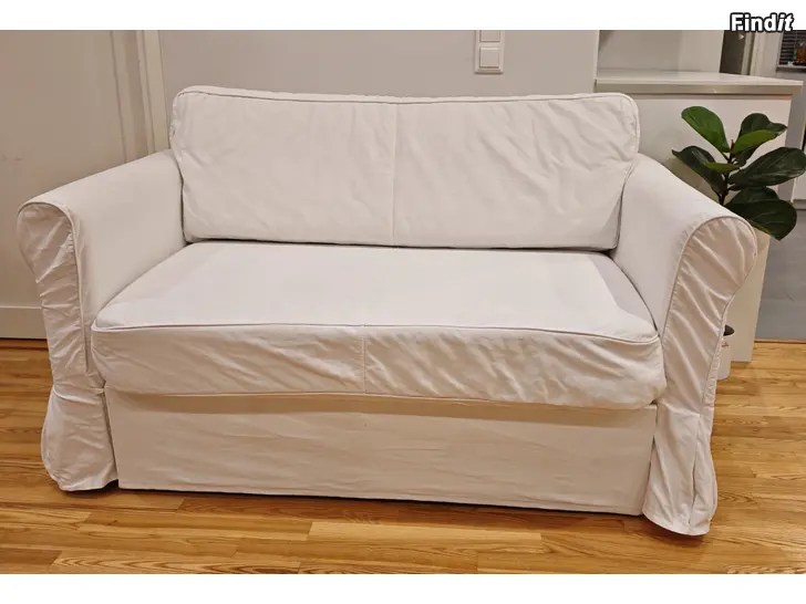 Säljes Vit liten bäddsoffa säljes