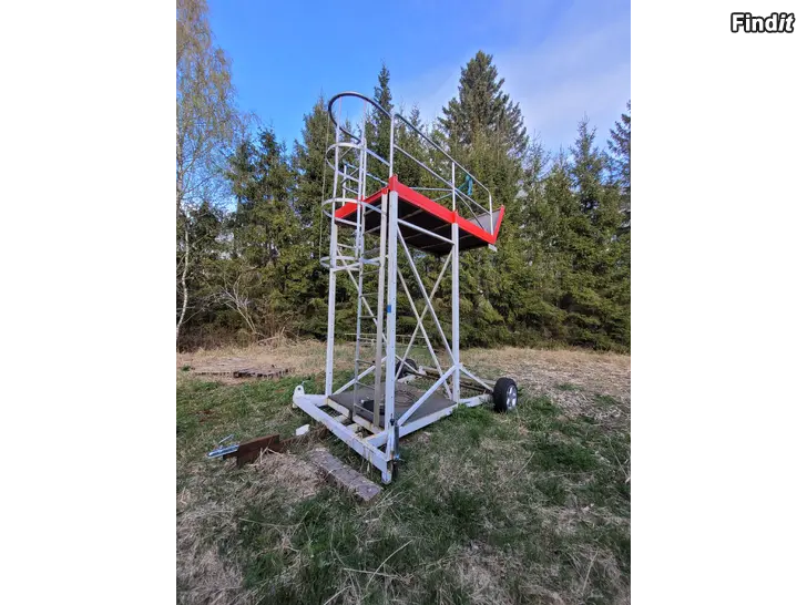 Myydään Autolla vedettävä maalausteline målarställning