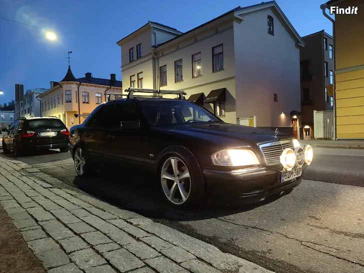 Myydään Mercedes-Benz 220
