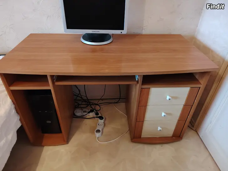 Säljes Skrivbord