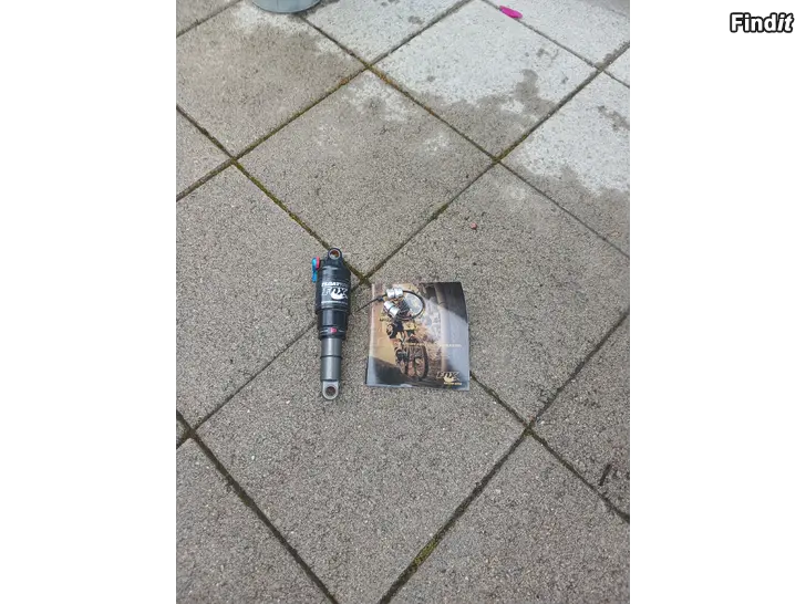 Säljes Bak dämpare float fox RP2