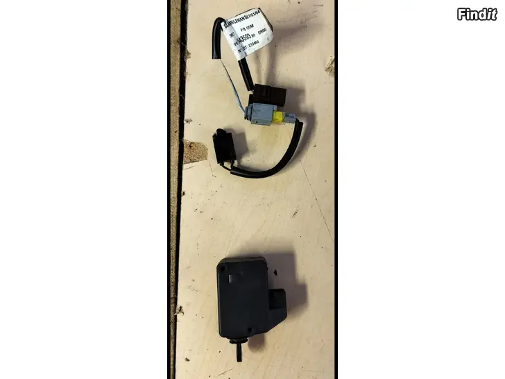 Myydään Akkun kiinnike jarrupolkimenanturi kaasuläpäanturi