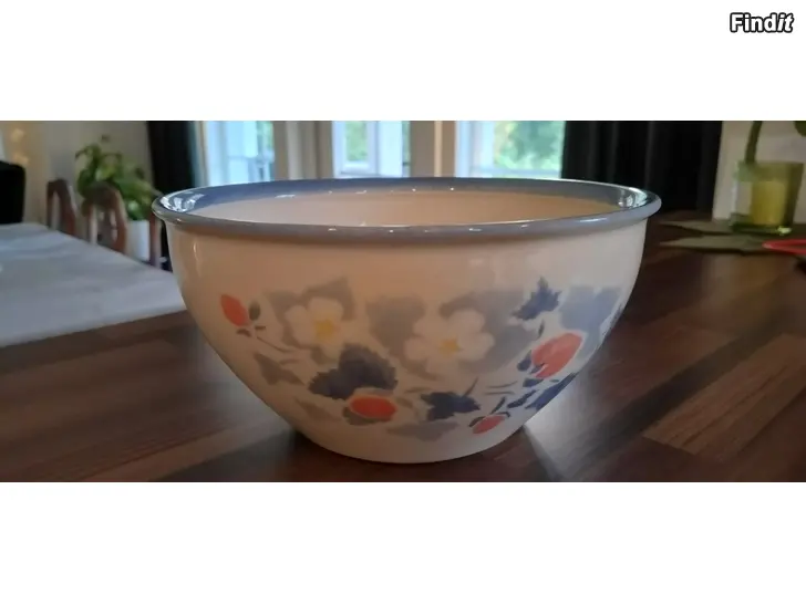 Myydään Pentik mansikka