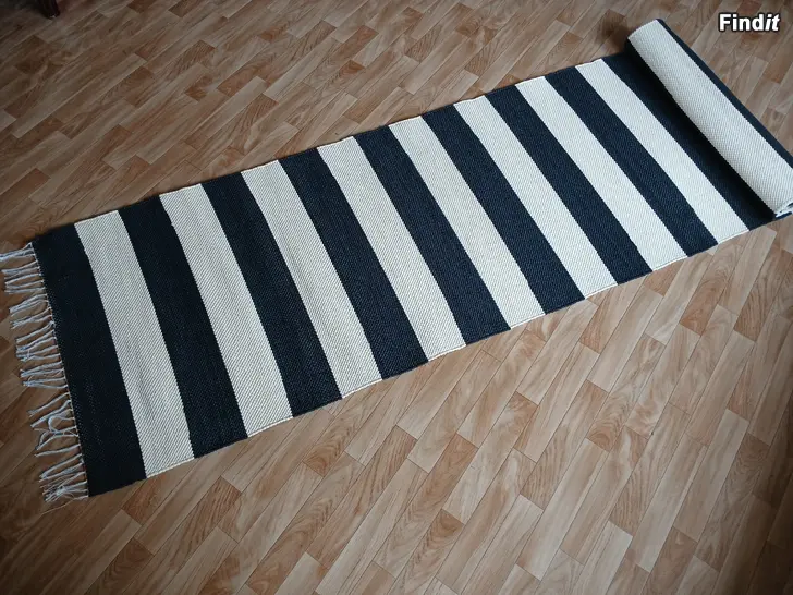 Myydään Tasaraitamatto 310x74cm
