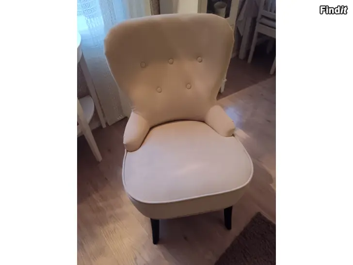 Säljes Fåtölj, träkista