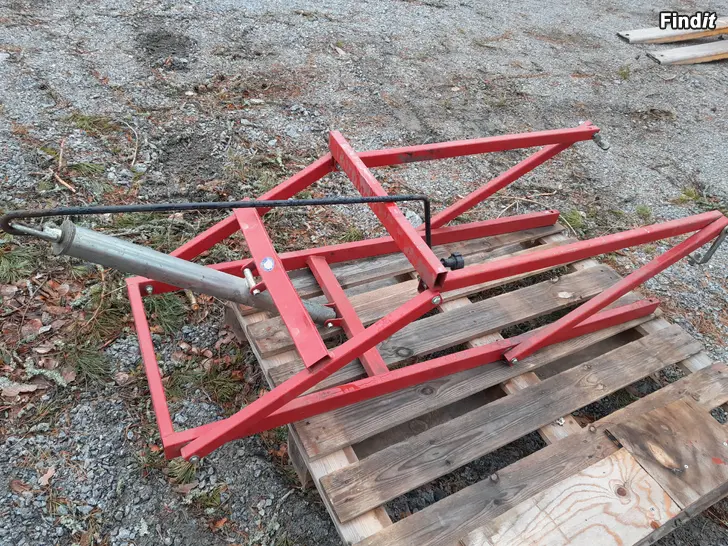 Säljes Snöskoter eller moto service lyft