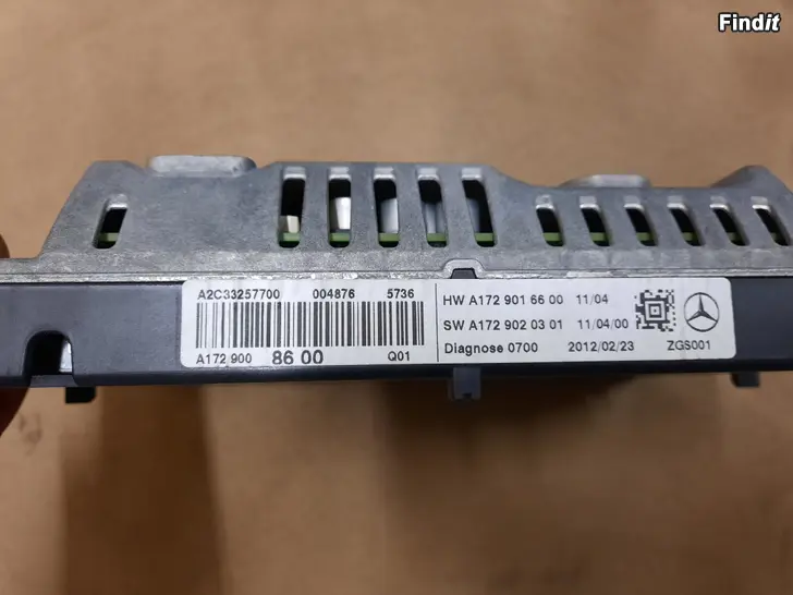 Myydään MB W204 faceliftin näyttö