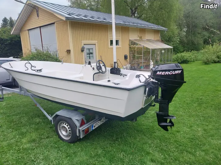 Säljes Pulpetbåt Mercury 15hp + registrerad trailer