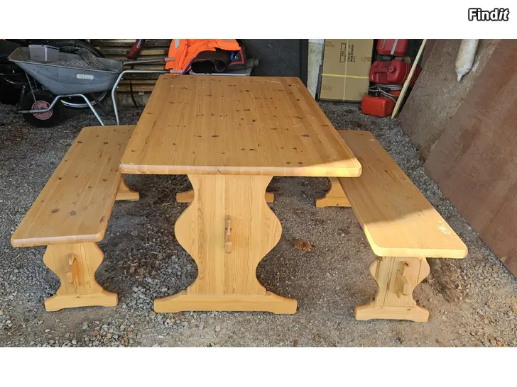 Säljes Träbord med bänkar