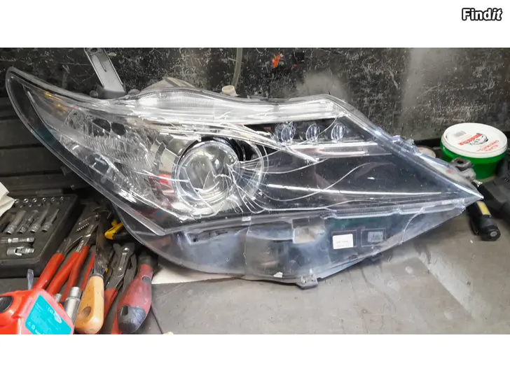 Köpes Ajovaloumpiot toyota auris hybridi