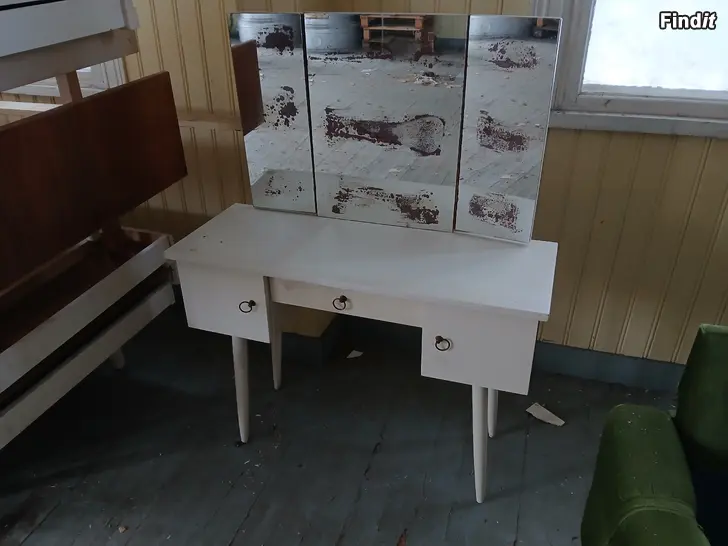 Myydään Litet spegelbord, äldre modell
