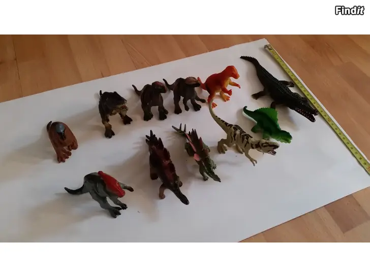Myydään 10kpl dinosaurus ja krokotiili  -8e