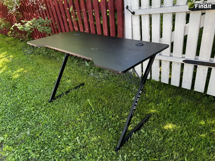 Säljes Snyggt gaming bord