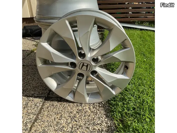 Myydään Hondan  5x114,3x17 alumiinivanteet