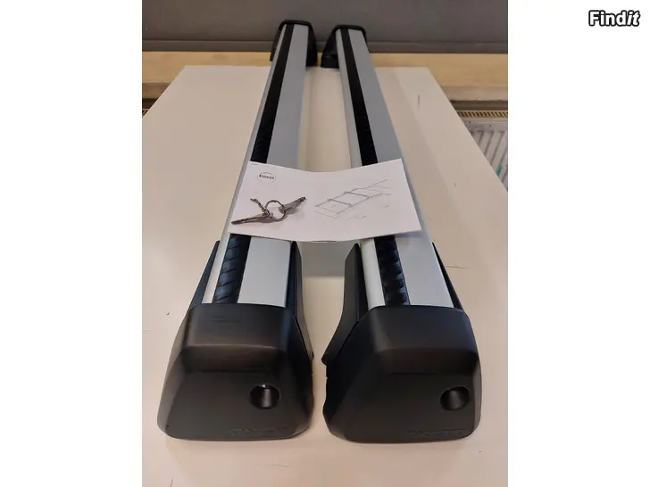 Myydään Volvo XC60 mk2 OEM Kattotelineet/Takräcken 32270144 vm. 2018
