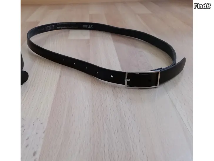 Myydään Veniz nahkavyö musta size 85  -3e