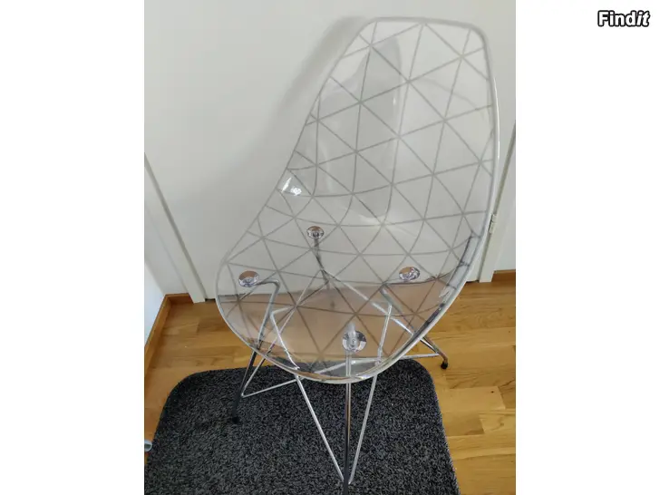 Myydään Läpinäkyvä tuoli