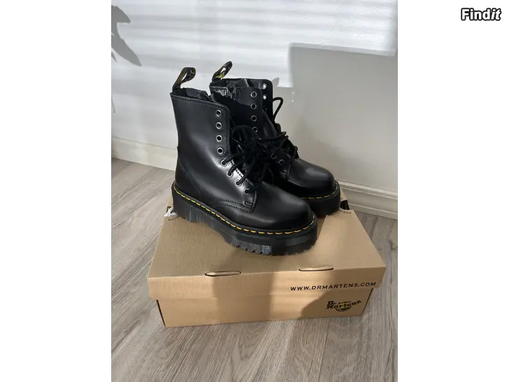 Säljes Oanvända Dr. Martens Jadon, storlek 36