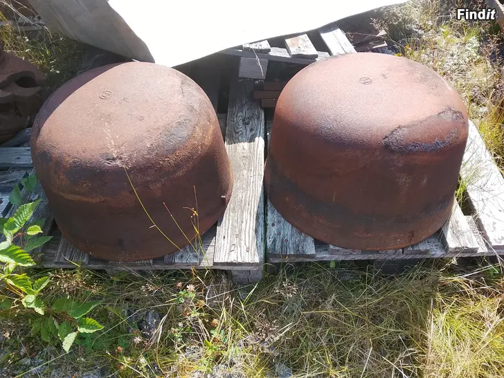 Säljes Gjutjärnsgrytor,, blomkrukor