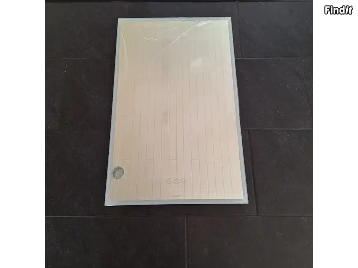 Säljes En oanvänd badrumsspegel med lampor