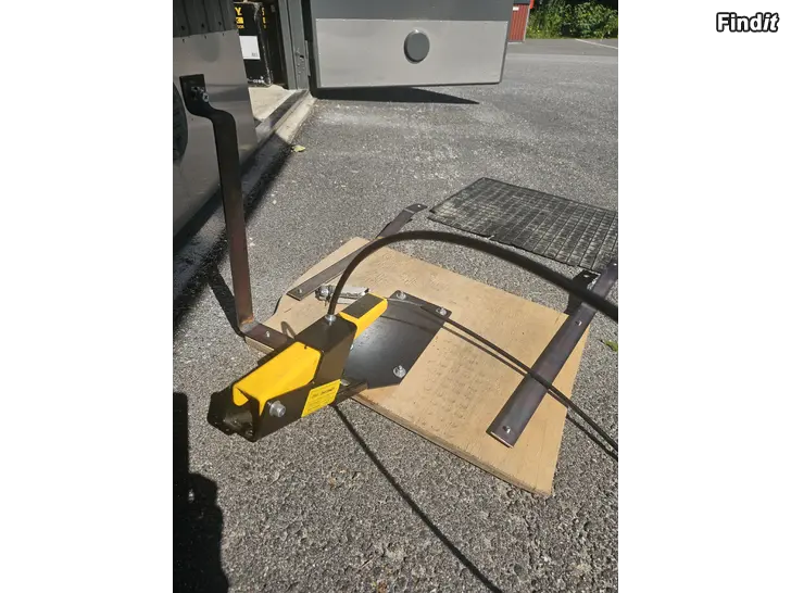 Säljes Pedal för övningskörning