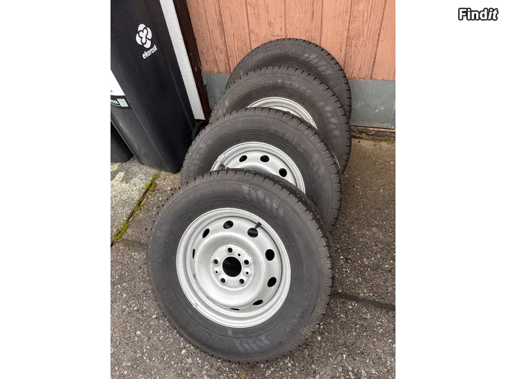 Säljes Vinterdäck på fälg Nokian Hakkapelitta C4
