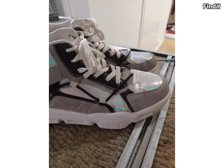 Säljes White men outdoor shoes