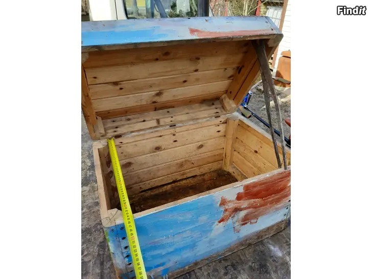 Myydään Vanha puinen arkku/laatikko
